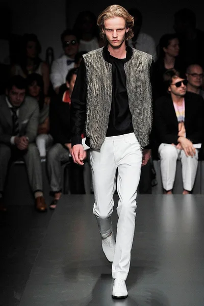 Look 37